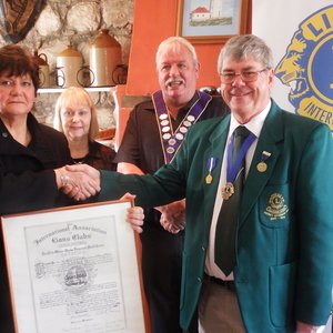 Vlnr is Ina Ogilvie, Sarie en Boats van Staden en James Stigant tydens Ina se inhuldiging as Lion President